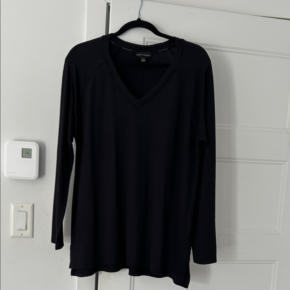 Banana Republic Black V-Neck Long Sleeve Top